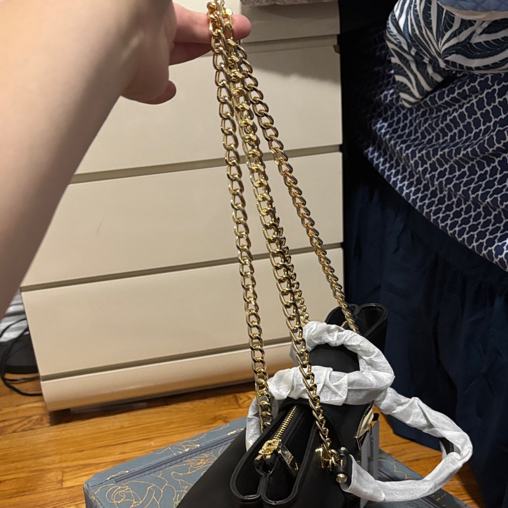 Love Moschino Black Shoulder Bag with Gold Accents - Picture 2 of 13